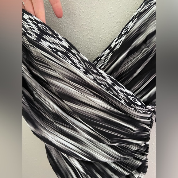 Miraclesuit Warp Speed Sanibel One-Piece
Swimsuit Size 10 New - Picture 8 of 12